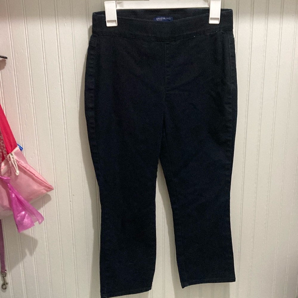 Women’s navy little stretch  jeans.